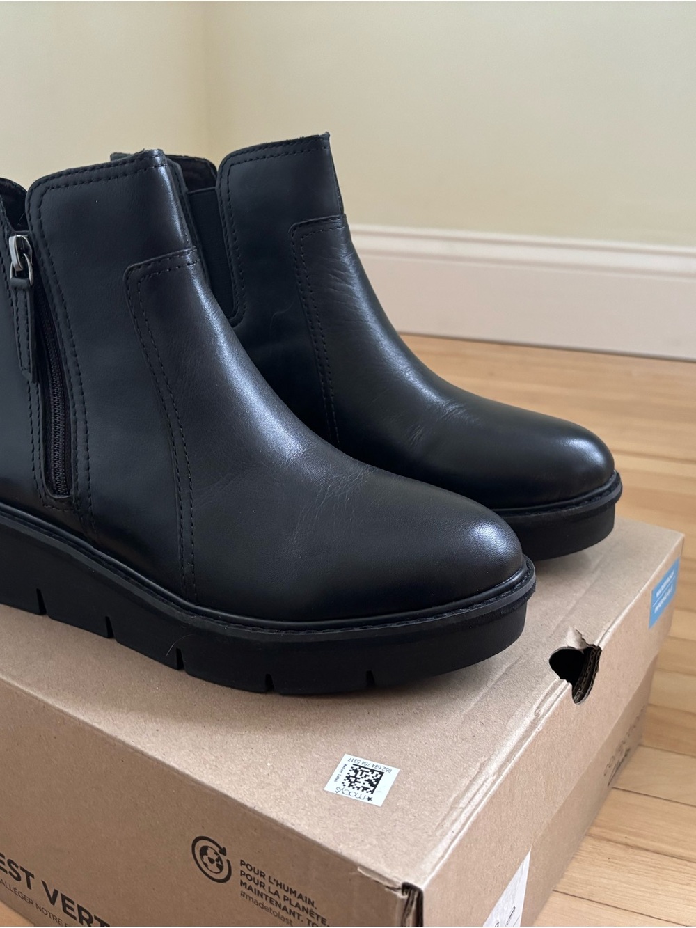 Clarks Airabell Zip Black Waterproof Leather Wedge Ankle Boots Size 8.5 M NEW